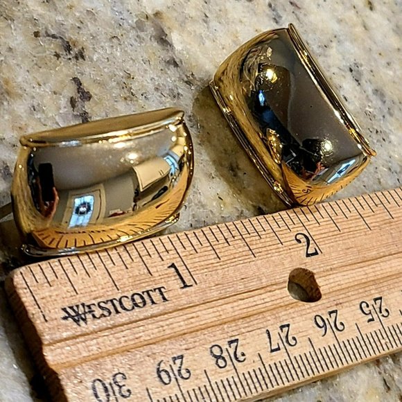Vintage JJG Jonette Jewelry.Gold Tone Rounded Rectangle Pillow Earrings. Clip on - Picture 6 of 11